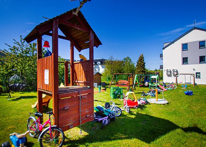 Habitación en casa particular Willa Aisza- Idealny Dla Rodzin, Dzieci Do 2 Lat Bezpl Sala I Plac Zabaw, Sauna, Jacuzzi ,Bilard *